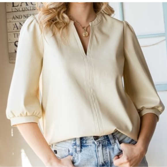 Evereve Tops - Evereve Ryann Faux Leather Top in Ivory size small